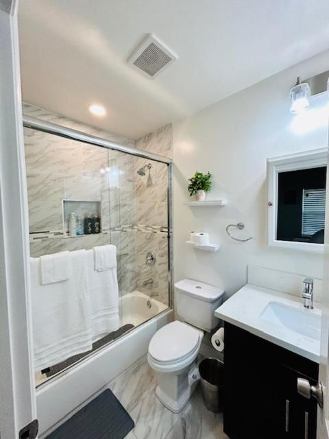 Gated Contemporary 3 Bedroom - 2 Bathroom Home In South La Plus Parking Los Ángeles Exterior foto